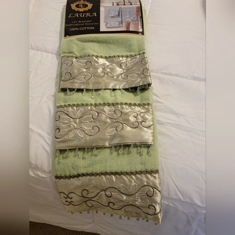 Royal Crown Laura 3 piece Bath Towel set Sage 1 towel 1 hand towel 1 wash rag